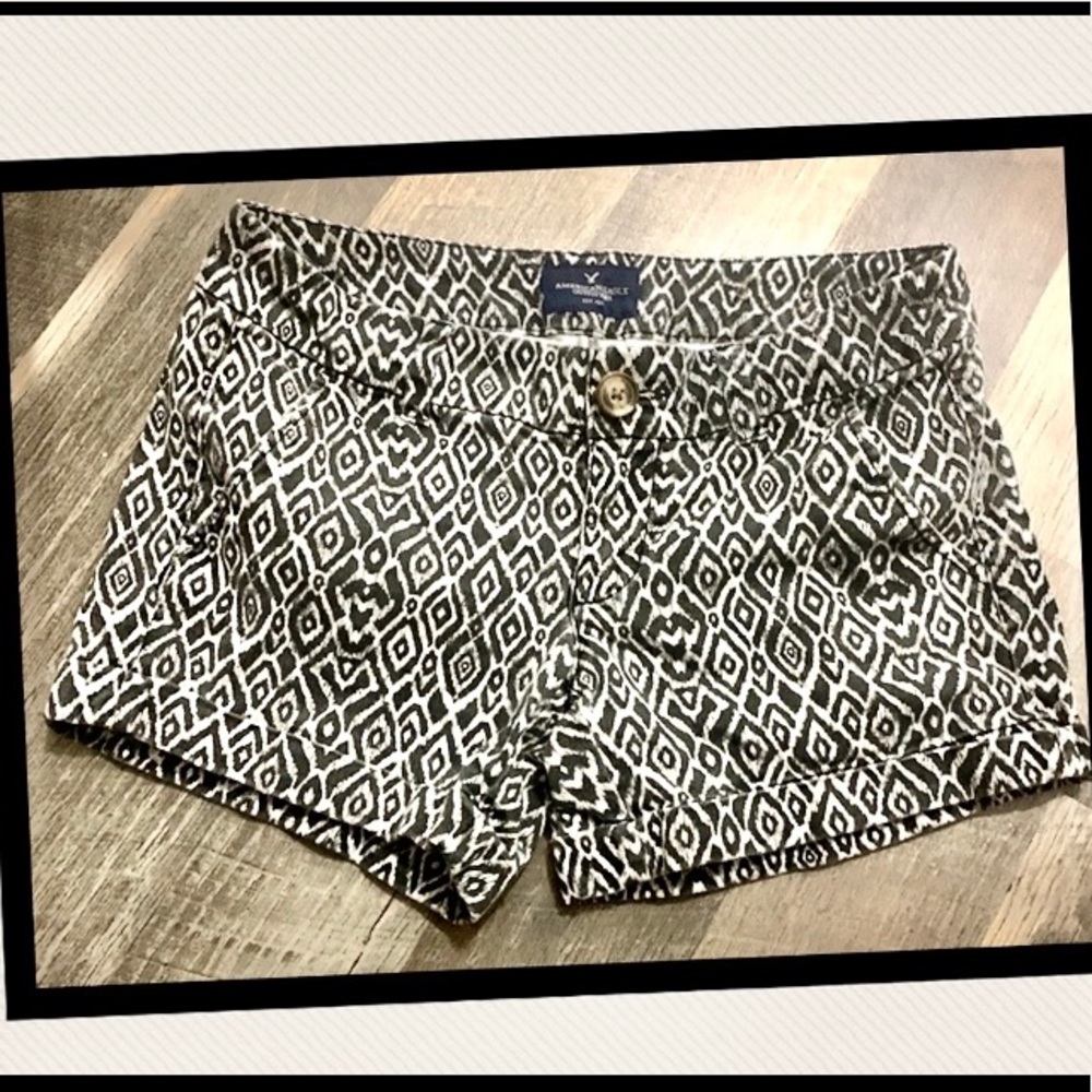 American Eagle midi stretch shorts! Like New!!